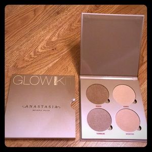 ⭐️Anastasia Beverly Hills Sun Dipped Glow Kit